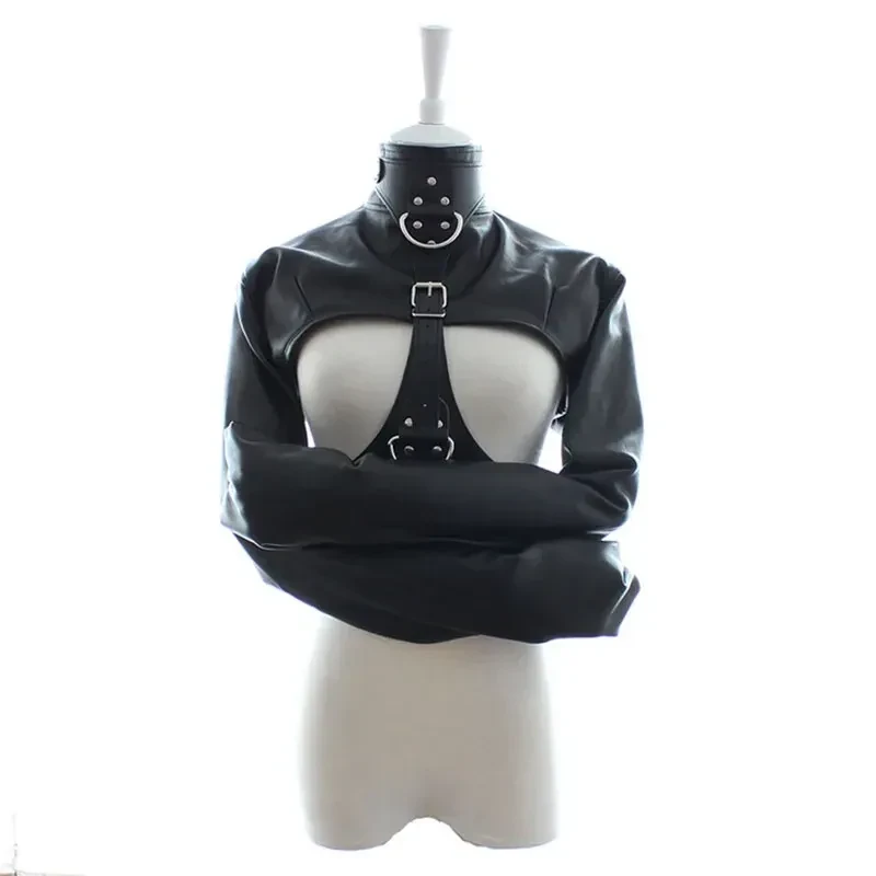 equipement bondage noir similicuir