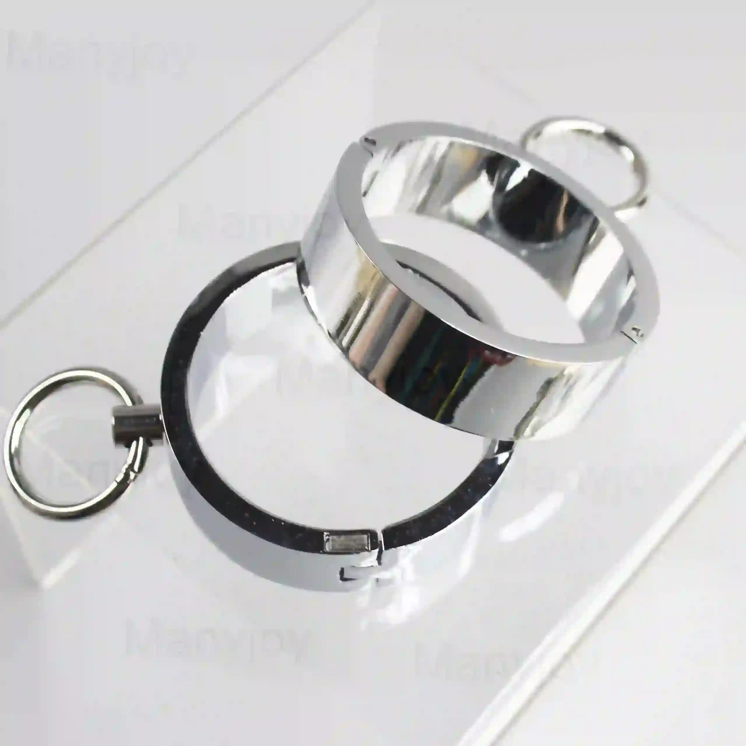 menottes argentees en acier inoxydable bdsm