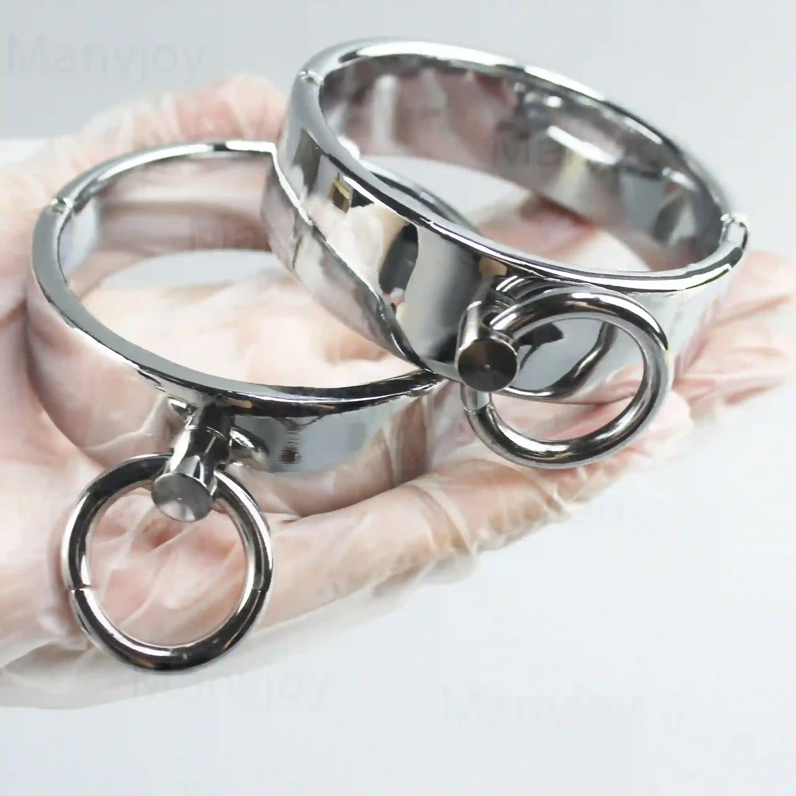 menottes magnetiques pour poignets femme argent